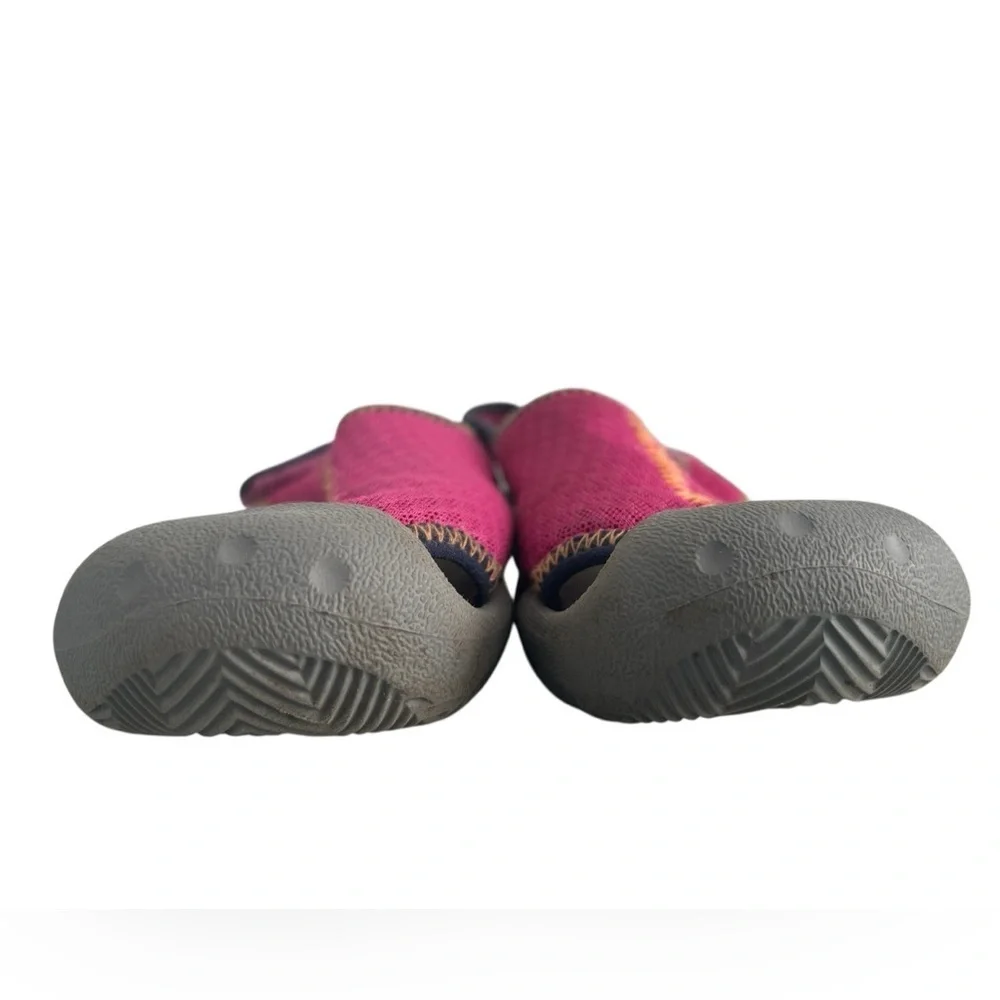CROCS‎ Pink and Gray Water Shoes with Velcro Closure Kids Sz 2